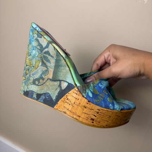 🌿 SAVE THE QUEEN! Italian Graphic Wedge Mule Heels - Picture 3 of 12